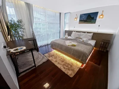 Deluxe-Apartment mit zwei Schlafzimmern und Balkon — Dee Residence Phuket - Deluxe 2-Bedroom Apartment